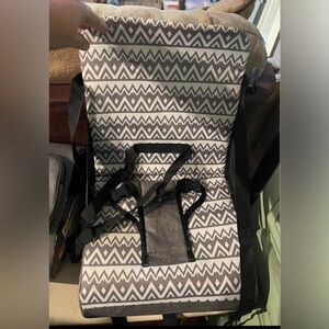 GRAB 'N GO BOOSTER SEAT